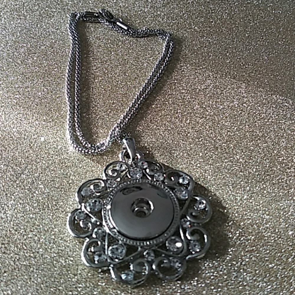 Snap Pendant w/Chain